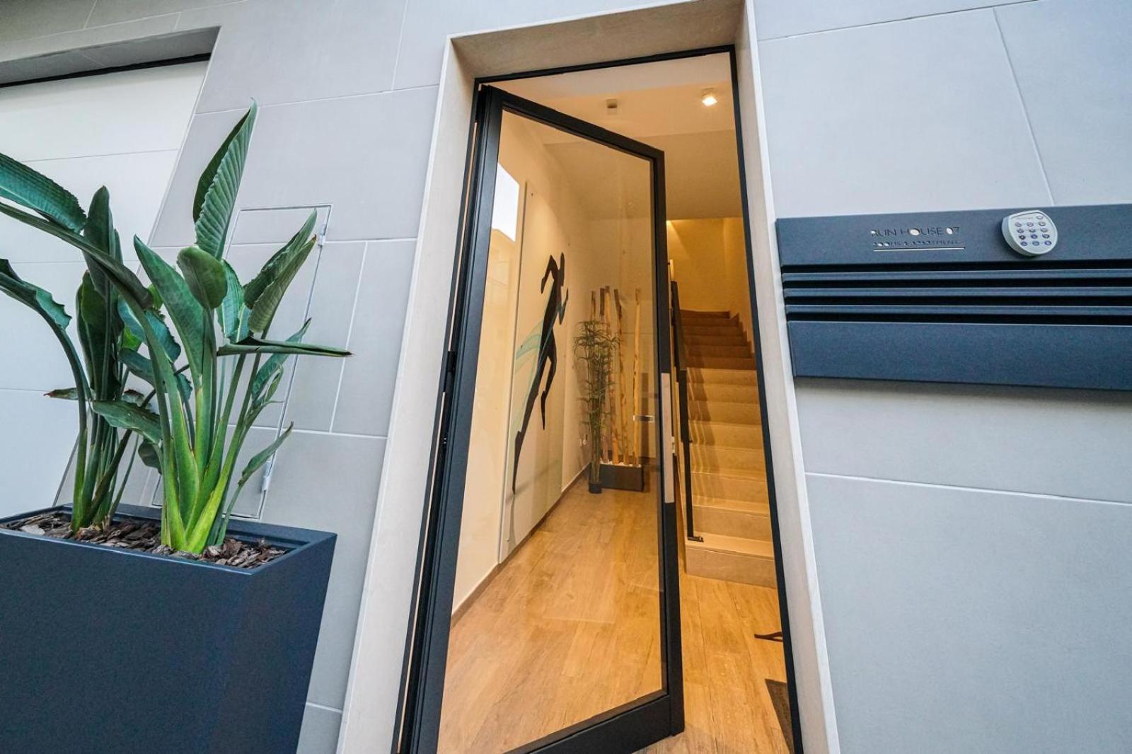 Run House 07 Rooms & Apartments Cassano delle Murge Exterior photo